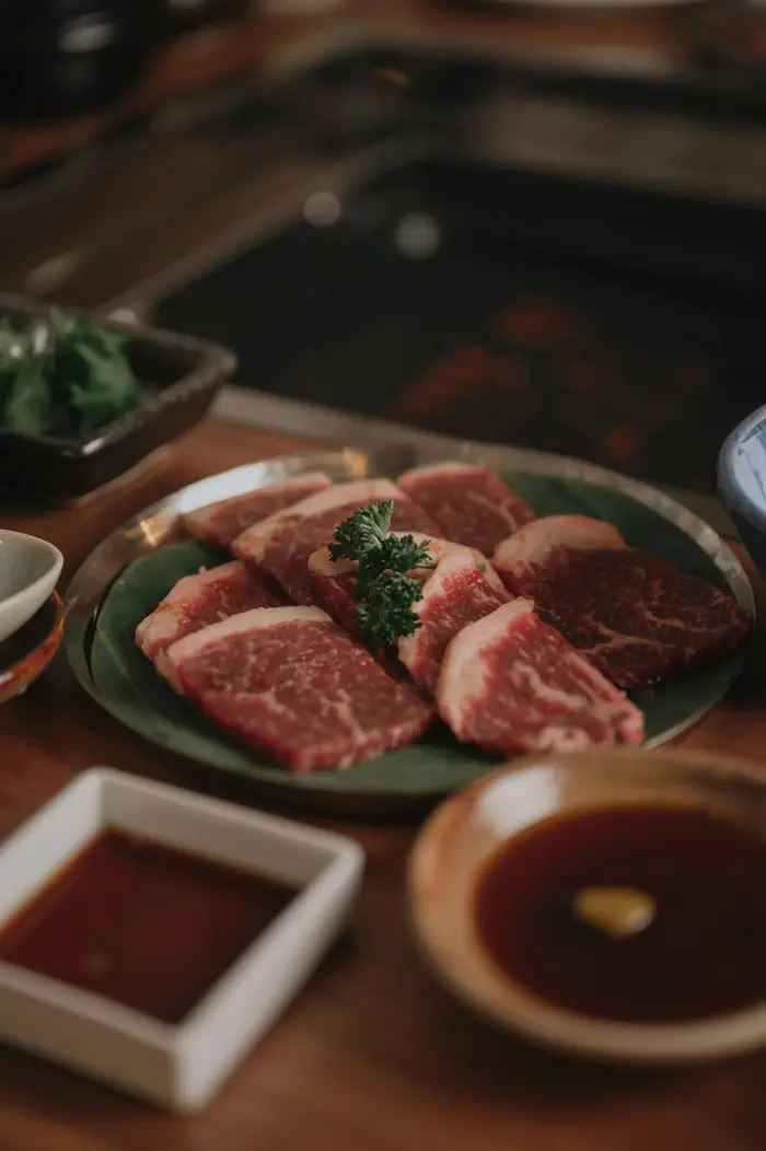 Corte de carne Wagyu certificado preparado a fuego lento en Torobi